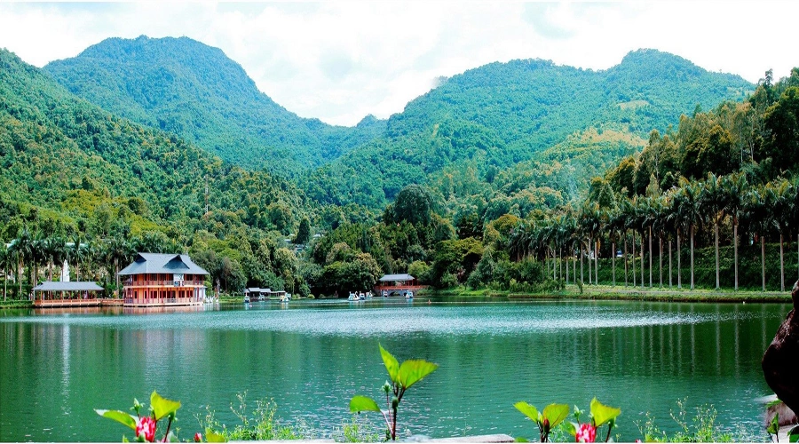Toan canh khu du lich ao vua ba vi