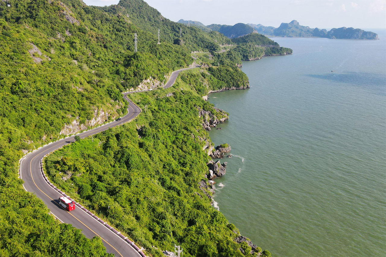 Thông Tin Mới Nhất Về Giá Vé Tàu Tham Quan Vịnh Lan Hạ Năm 2025
