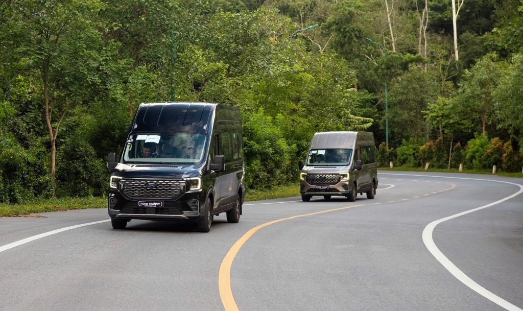 Thuê xe 18 chỗ ford transit 1024x609