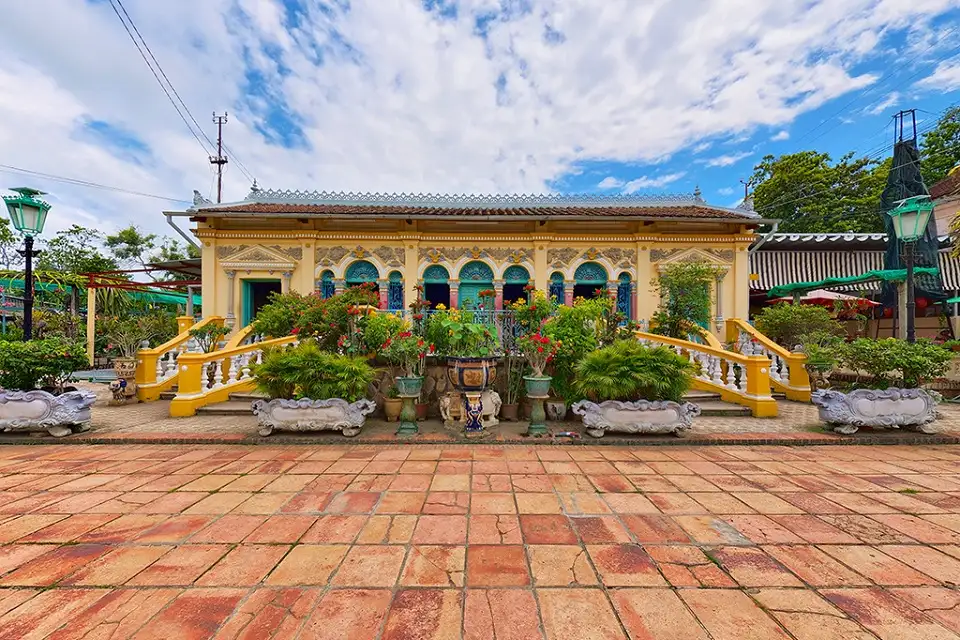 Nhà cổ bình thuỷ